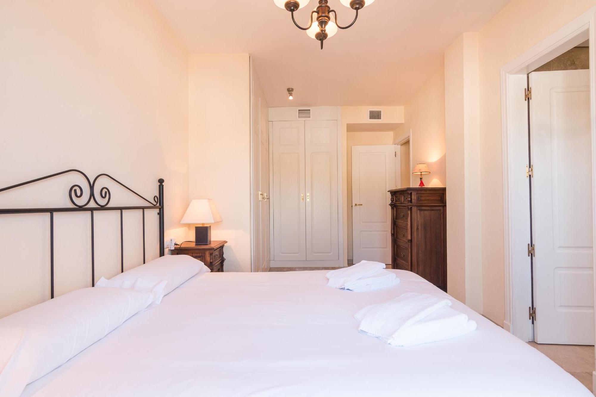 2233-Lovely 2 Bedrooms On The Beach, Pool And Port Manilva Kültér fotó
