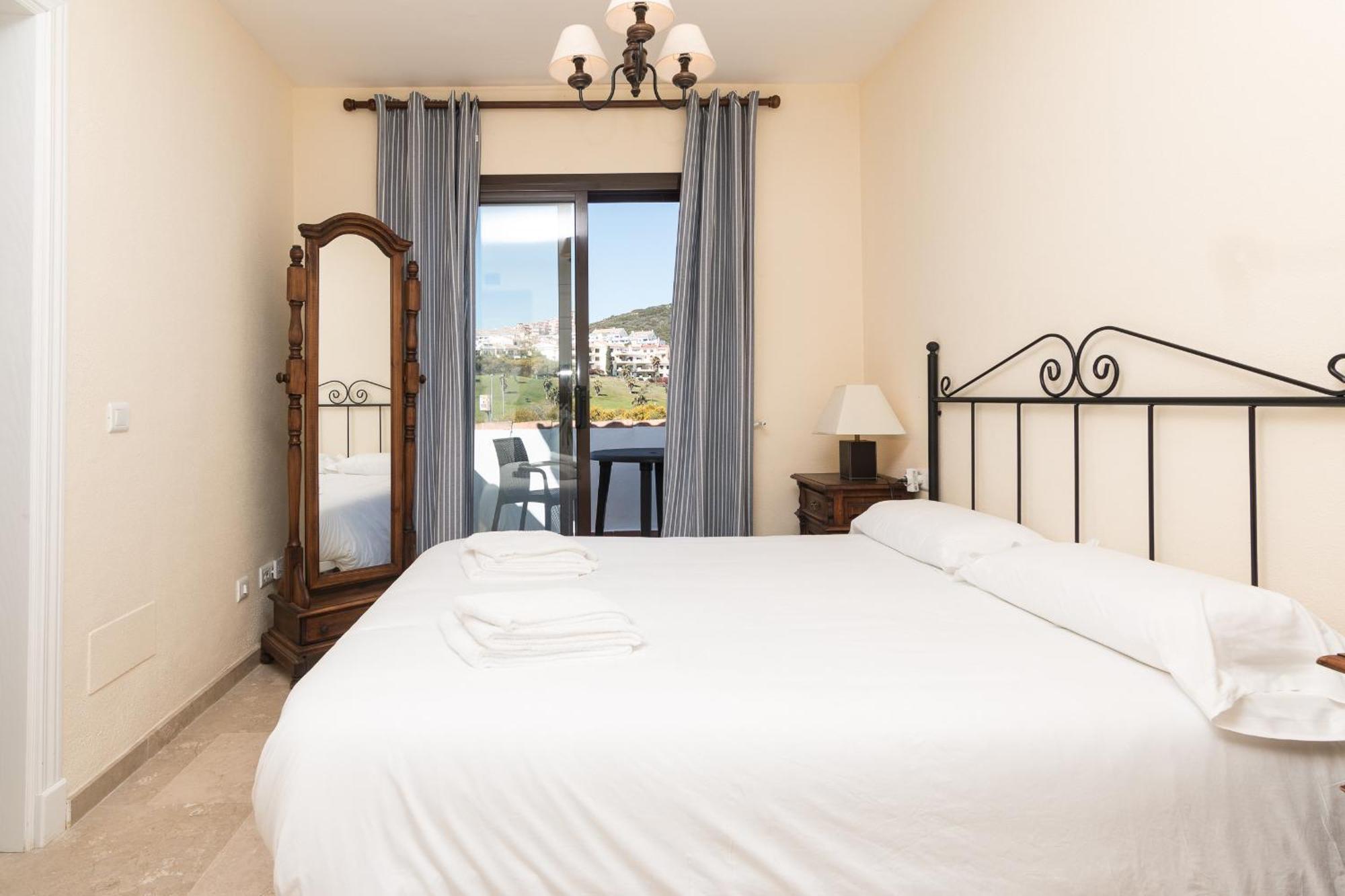 2233-Lovely 2 Bedrooms On The Beach, Pool And Port Manilva Kültér fotó